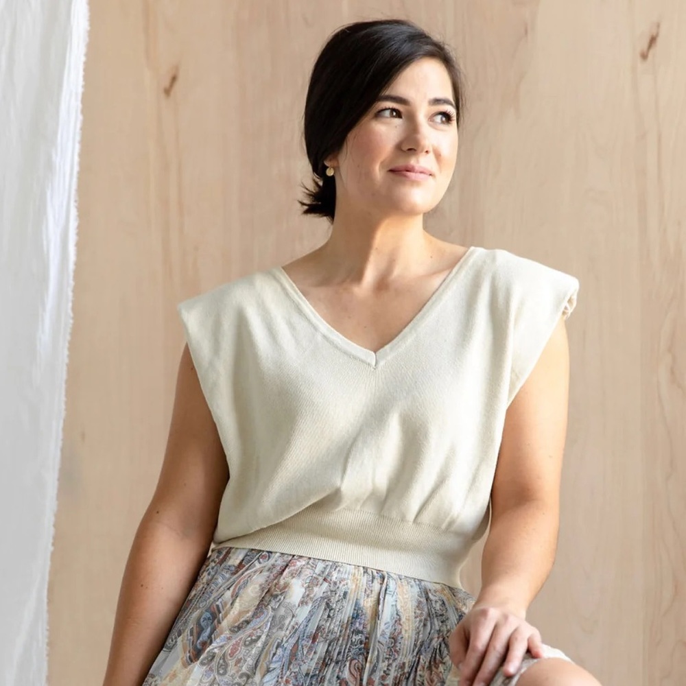 LIKE NEW Dreamers by Debut cream crop sweater vest, M/L - Picture 1 of 7